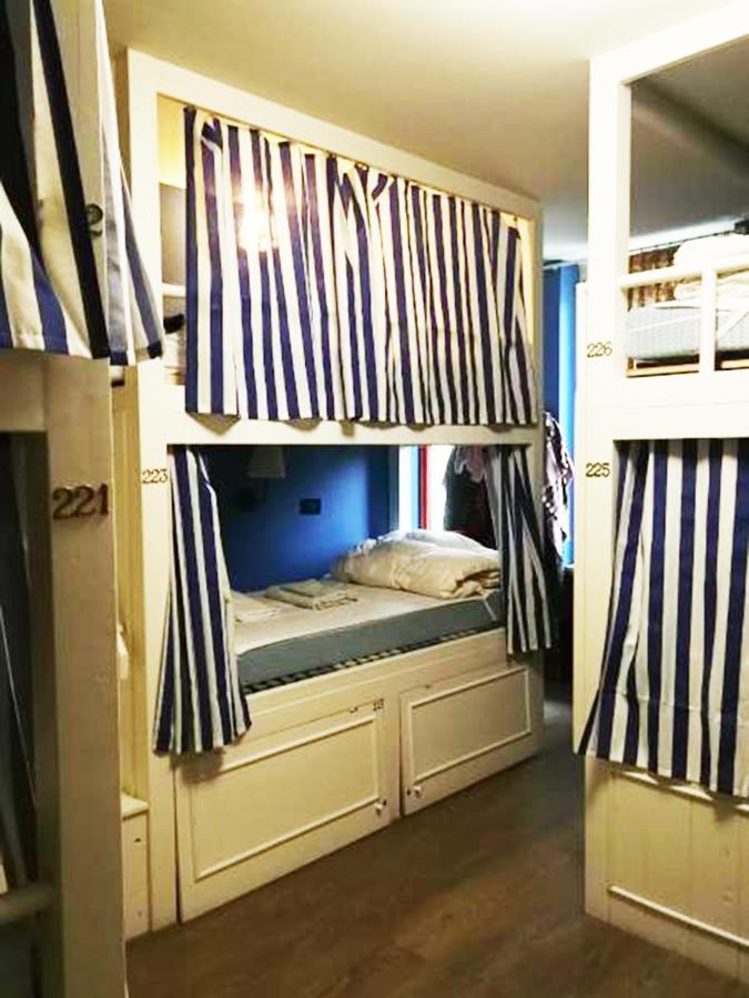 Grand Hostel Coconut Милано Екстериор снимка
